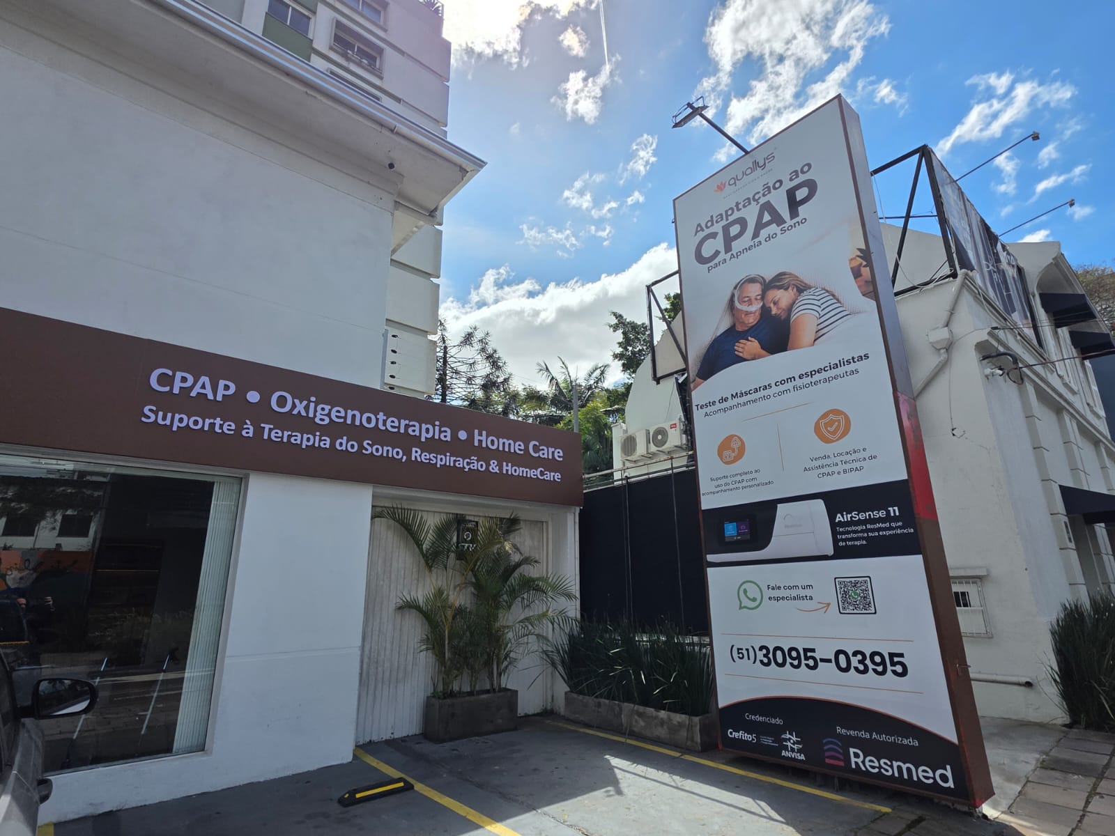 Fachada da unidade Quallys com comunicação de adaptação ao CPAP e AirSense 11