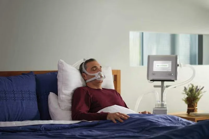 Ventilador Trilogy Evo Philips Respironics em ambiente de uso